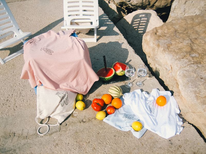 T-shirts et tote bags imprimés, merch Amor et Cigale
